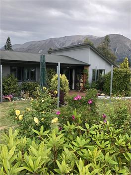 Snowshoe Cottage - McKenzie