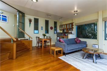 'Harbour View - One' - Nelson Waterfront Apartment - Nelson
