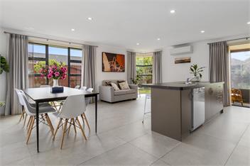 A Beach Hive at Papamoa Beach - 4 bedrooms - Tauraga
