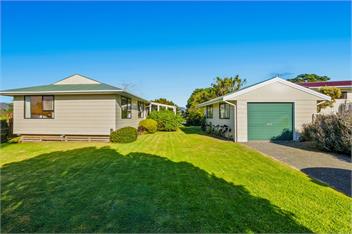 Waikanae Waves (Bachcare) - Waikanae Beach