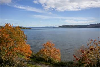 Spacious Lakefront Escape - Taupo