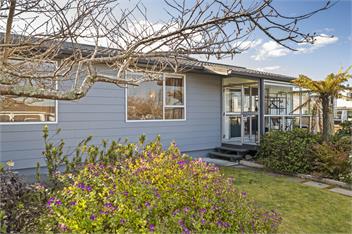 Kinder Cottage - Taupo - Private fully fenced back yard, close to shops - Taupo