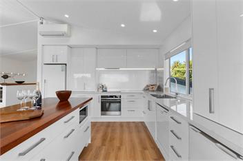 Scenic Lake Views (Bachcare) - Taupo