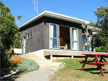 Coopers Beach Retreat- the black bach - Coopers Beach 0420