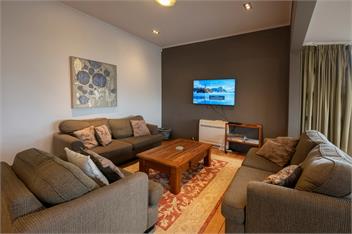 Lounge to Lake - Water's Edge, Lake Rotorua - Rotorua