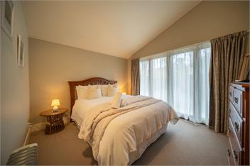 Townhouse Retreat (Bachcare) - Te Anau