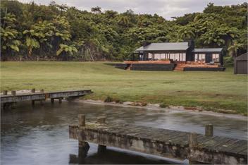 Lakefront Luxury at Okere Falls Lake Rotoiti - Rotorua