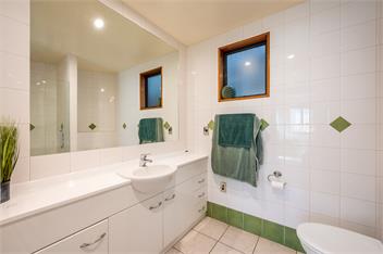 Lakefront Retreat - Wanaka