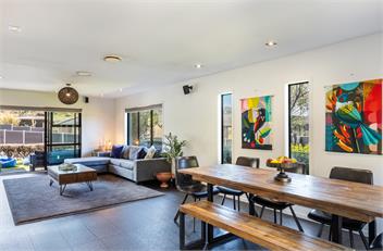 Riverside Retreat - spa pool, table tennis, riverside! - 