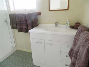 Anglem House & Car - Stewart Island