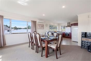 Adventure Sika - Relax on the deck with views - Taupo