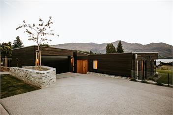 Three Peaks House | Sleeps 10 | Lake Views | Outdoor Fire - Wanaka