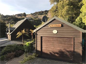 "Slice of Paradise"- Modern Colonial Styled holiday home - Akaroa