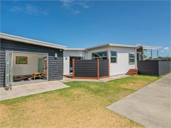 Castaway Bach (Bachcare) - Whangamata