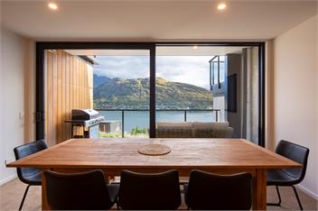 4 BDR Home, Captivating Lake Views, BBQ, A/C - Queenstown