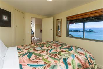 'Harbour View - One' - Nelson Waterfront Apartment - Nelson