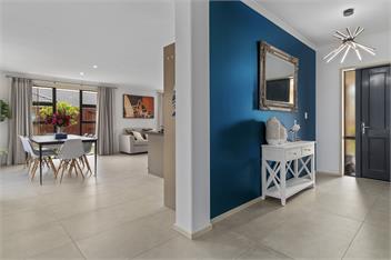 A Beach Hive at Papamoa Beach - 4 bedrooms - Tauraga
