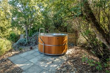 Belfast Dacha, Central, Linen and clean included, Hot Tub and Sauna. - Hanmer Springs 