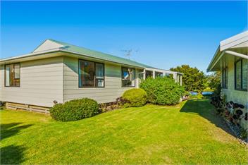Waikanae Waves (Bachcare) - Waikanae Beach