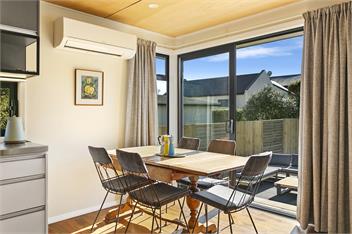 Secluded Lake Escape with sweeping reserve views near the Botanical Gardens - Taupo