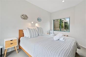 Beachfront Getaway (Bachcare) - Waikanae Beach
