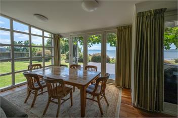 Lounge to Lake - Water's Edge, Lake Rotorua - Rotorua