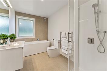 Penny Haven - Lake & Mt Tauhara views, top location in Taupo - Taupo