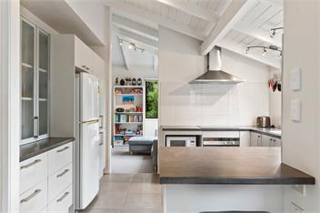Waiake Family Retreat (Bachcare) - Auckland