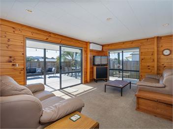 Seabreeze Surf House (Bachcare) - Whitianga