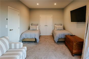 Te Moana | Lake Views | Sleeps 7 - Wanaka