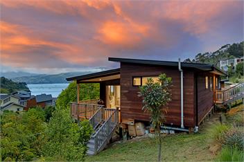 Mariners Lookout: Modern Cass Bay Escape with Stunning Views - Christchurch
