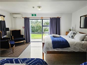 Hosts on the Coast Tui Hills - Katikati