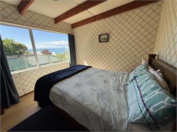 Rose's Kaiteriteri Bach - 