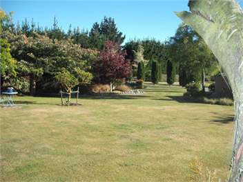Swallow Gardens Retreat - 'Swallow's Wing' Apartment - Rangiora
