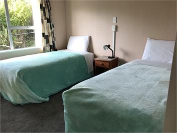 Anglem House & Car - Stewart Island