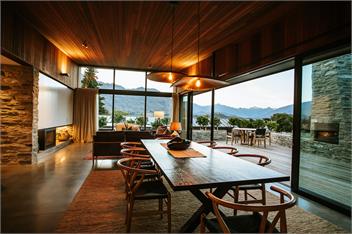Three Peaks House | Sleeps 10 | Lake Views | Outdoor Fire - Wanaka