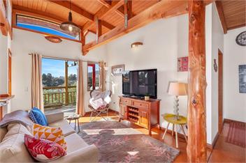Treetop Hideaway (Bachcare) - Taupo Central