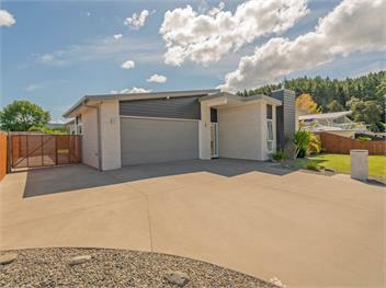 Modern Beach Pad (Bachcare) - Whitianga