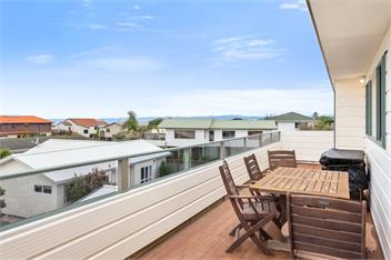 White Island Views (Bachcare) - Ohope Beach