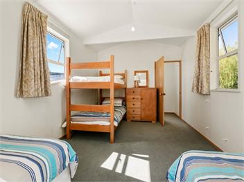 Charming on Cherry (Bachcare) - Wanaka