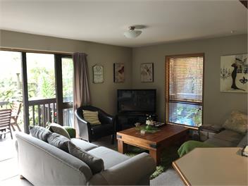 "Slice of Paradise"- Modern Colonial Styled holiday home - Akaroa