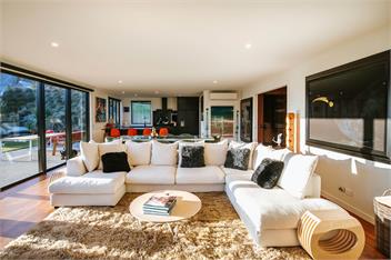 Mt Roy Terrace - Spa Pool - Extensive Artwork Collection - Wanaka