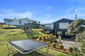Beachfront Favourite (Bachcare) - Foxton Beach