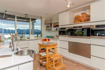 The Bolthole (Bachcare) - Lyttelton