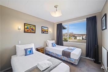 Kinder Cottage - Taupo - Private fully fenced back yard, close to shops - Taupo