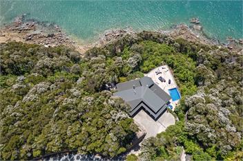 Tokongawa Retreat - Views, Pools, Serenity! - Tasman