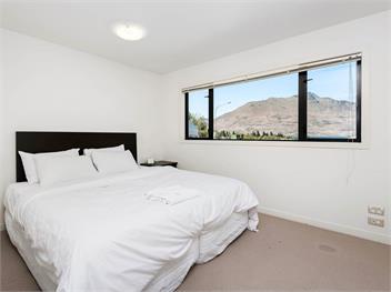 Lake and Mountain Ridge (Bachcare) - Queenstown