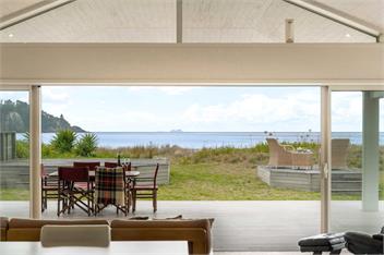 Seaview Escape - Beachfront Whangamata - Whangamata