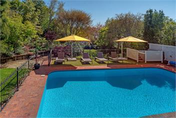 Camellia House: Elevator Access, Swimming, and Spa Pools in a Stunning Setting - Nelson