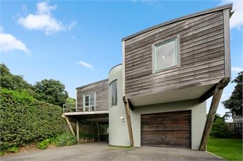 Beachfront Getaway (Bachcare) - Waikanae Beach
